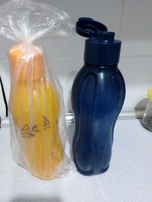 Продам эко бутылки и скалку Tupperware