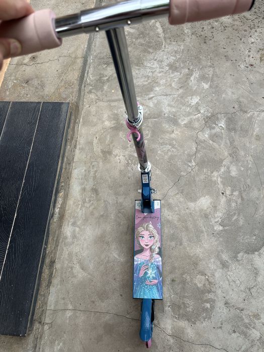 Trotinetă copii Frozen, reglabilă și pliabilă – 100lei