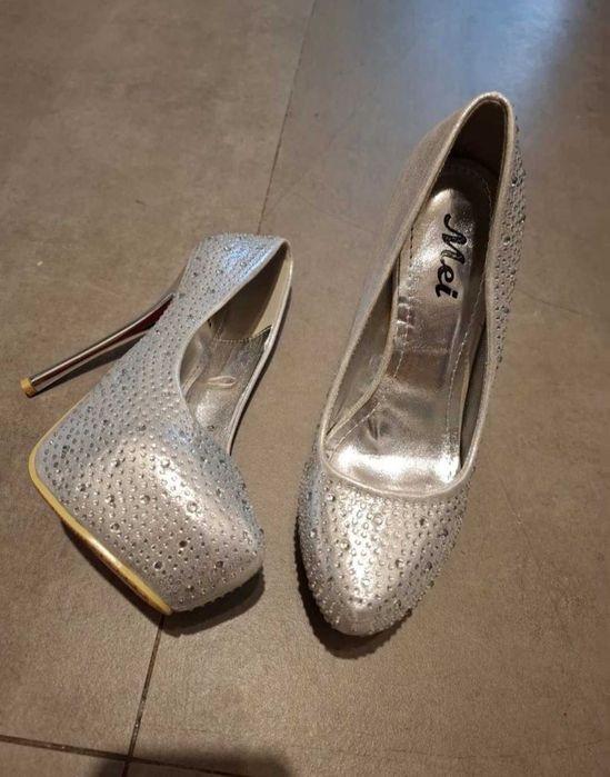 Pantofi cu toc mărimea 39