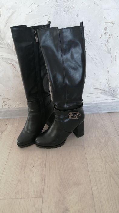 Продам женские  сапоги