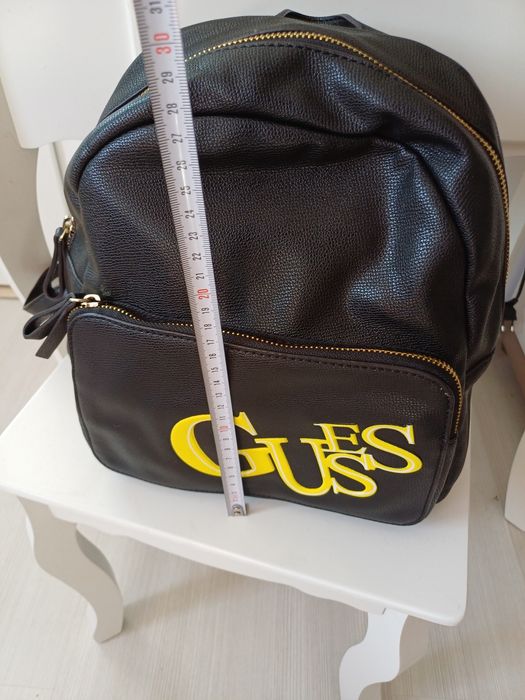 Ghiozdanel Guess original ca nou