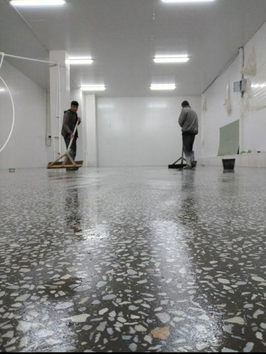 Полемирни полы.залифка шлифок мазайки и топпинга.