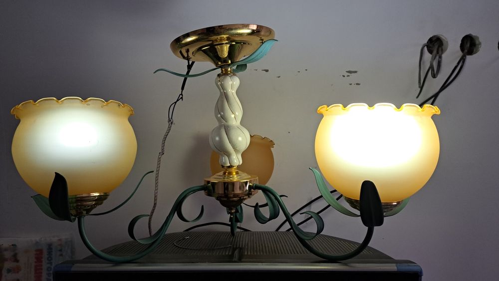 Продаётся  люстра