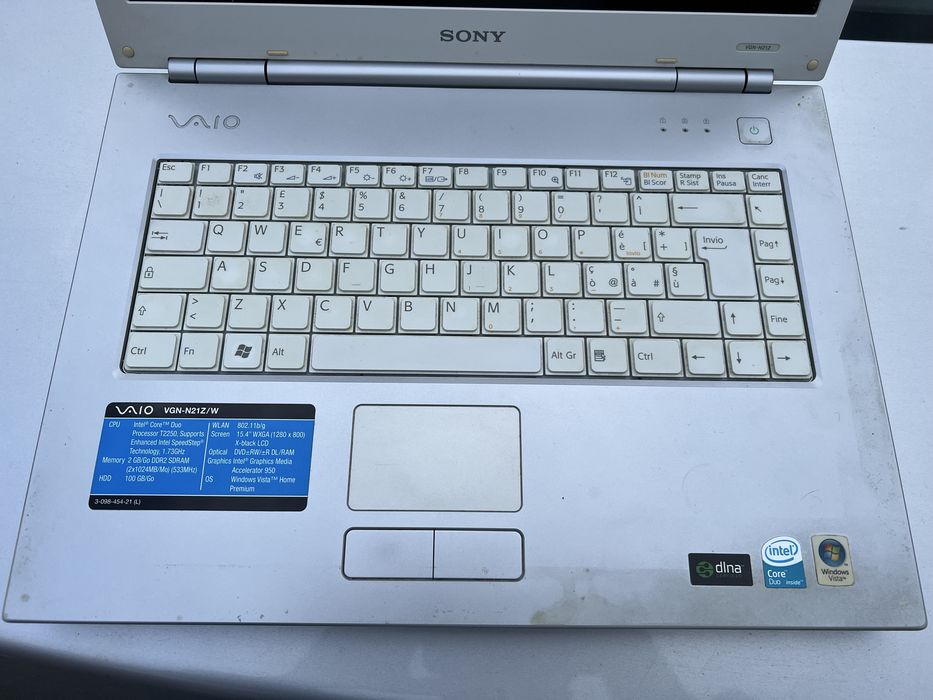 Vând două laptopuri ieftine