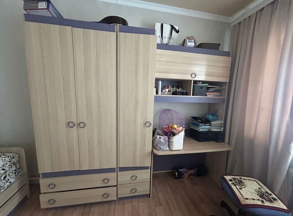 Шкаф, стол  и кровать