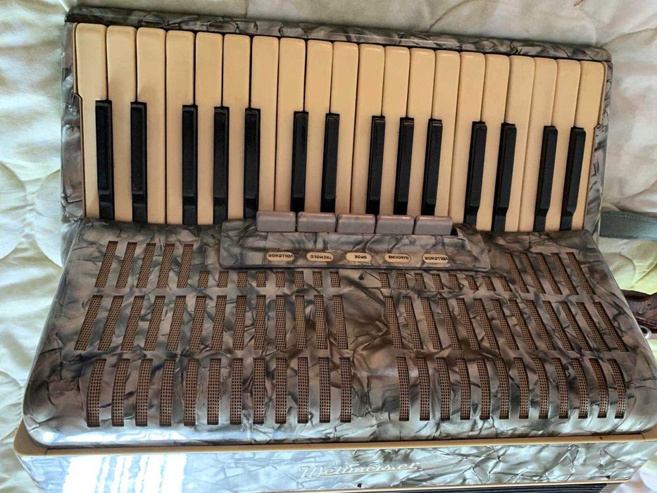 Акордеон weltmeister 80 баса