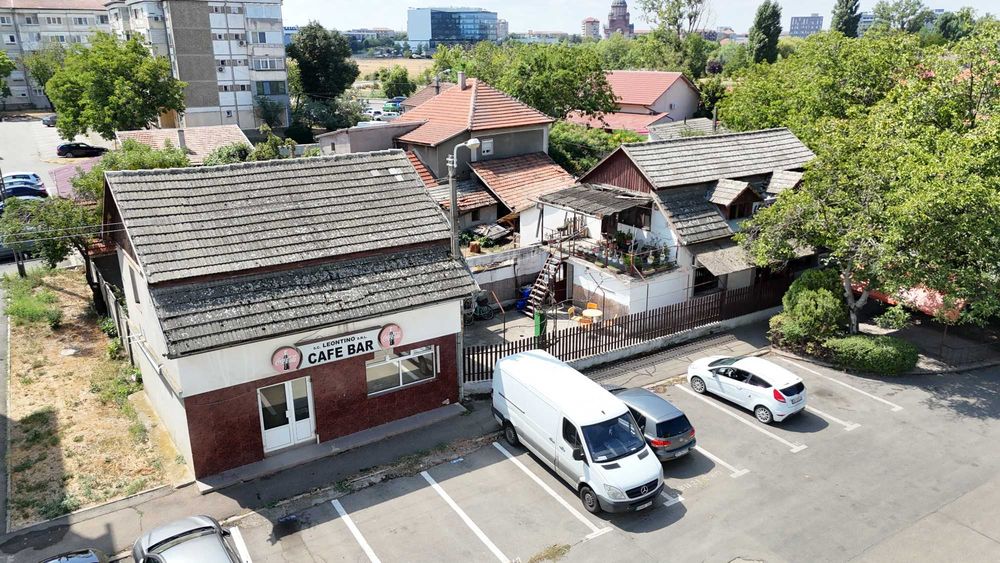 Vand spatiu comercial cu anexe