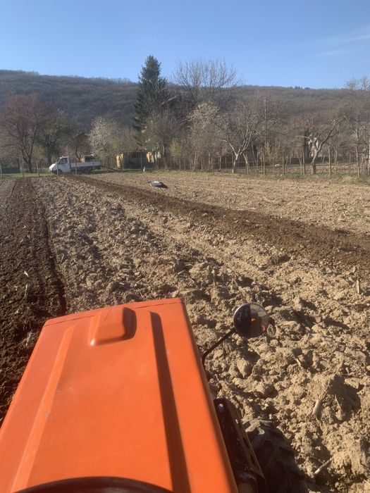 Услуги с малък трактор