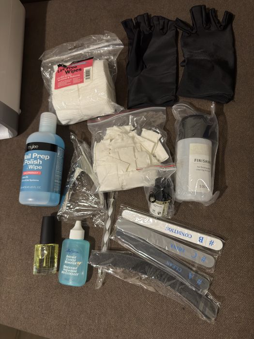 Комплект за гел лак - лампа и аксесоари