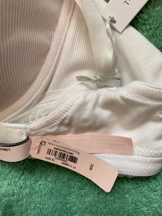 Sutien Victoria’s Secret original SUA mărimea 40 c alb