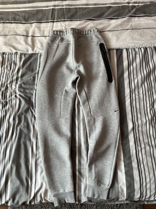pantaloni nike tech