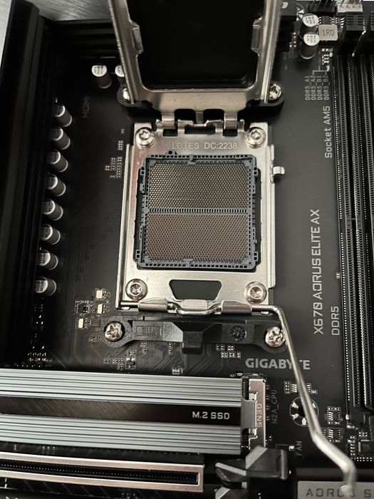 Gigabyte X670 Aorus Elite Ax AM5 + Ryzen 5 7600x AM5