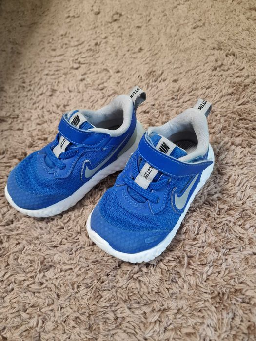 Детски маратонки за момче NIKE Revolution, 22 номер