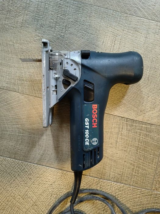 Fierastrau pendular Bosch GST1000 CE