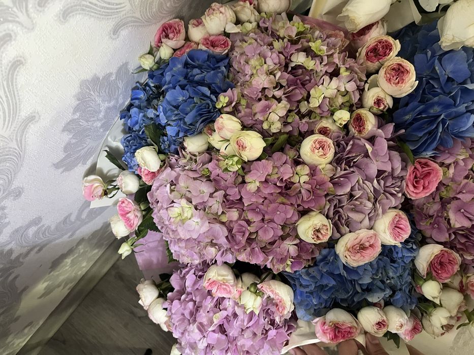 Букет пышных цветов