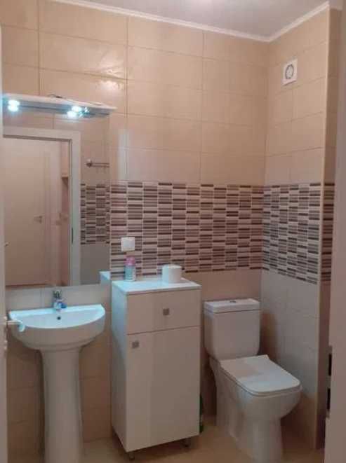 Дава се под наем Едностаен апартамент в Асеновград - 32 кв.м за 204 € - Снимка #2
