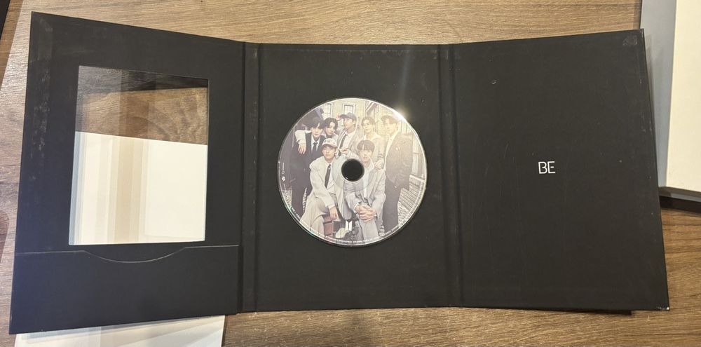 Продавам оригинален албум BTS – BE (Deluxe Edition, 2020)