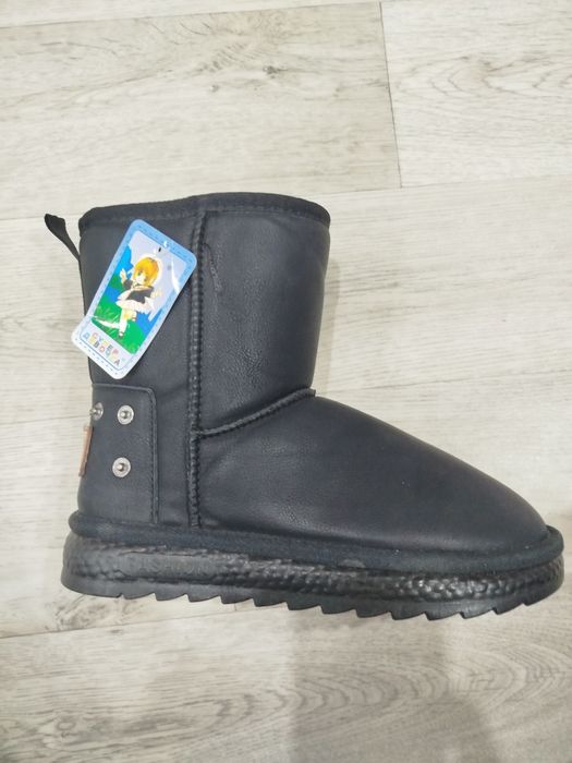 Уги на девочку новые