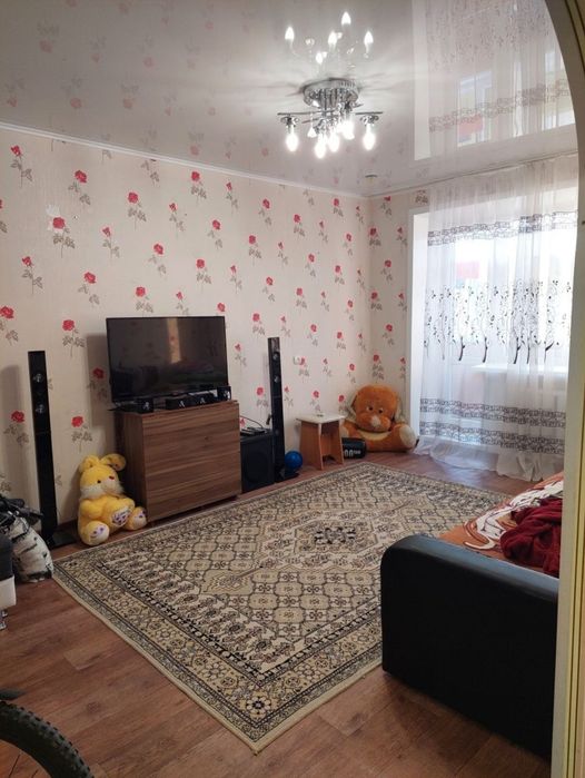 Продам квартиру мкр.д.9.этаж 4