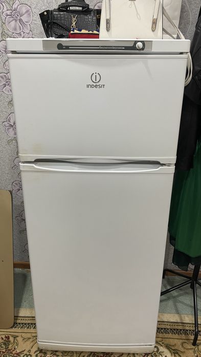Холодильник INDESIT