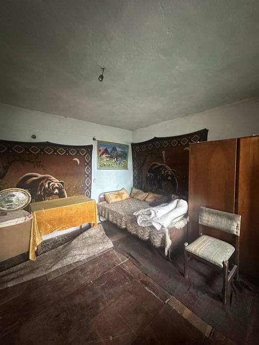 Къща с дворно място