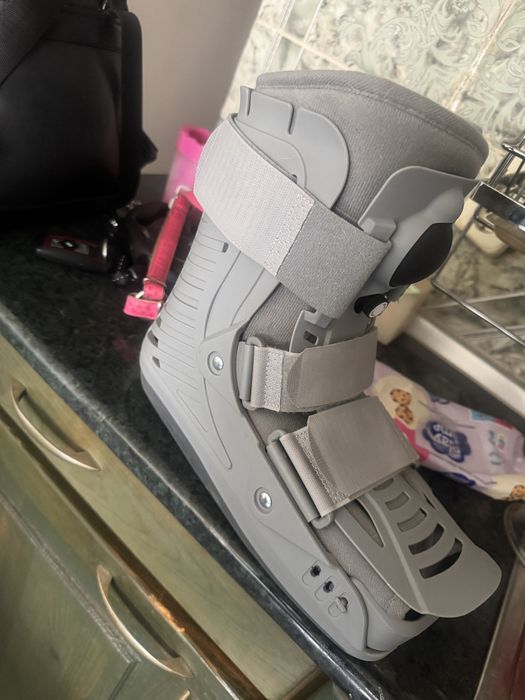 Ортопедичен ботуш