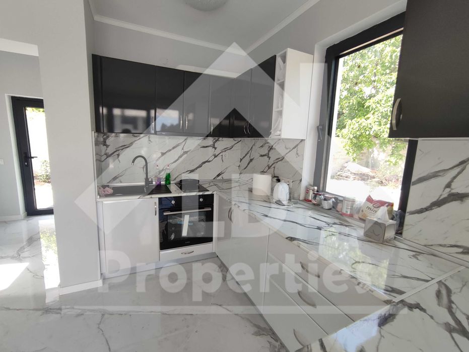 Обзаведена двуетажна къща под наем, Св.Константин и Елена