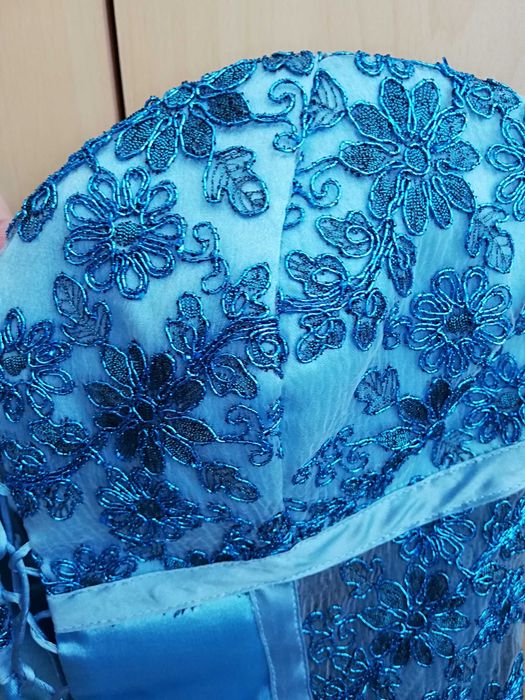 Чисто нова бална рокля