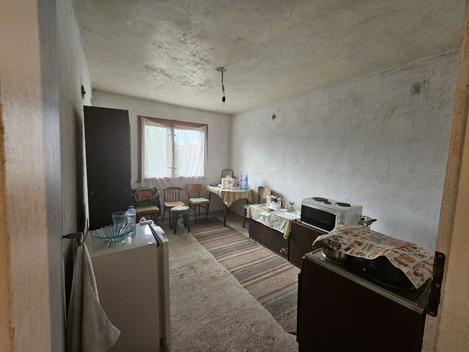 Къща за продажба в с. Горни окол