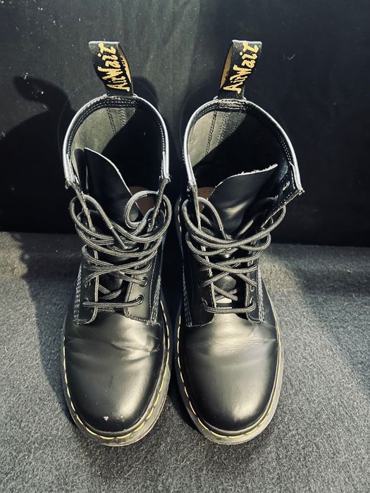 Дамски Кубинки Dr. Martens Vegan 1460
в черно с равна подметка