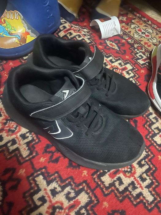 Продам детскую обувь