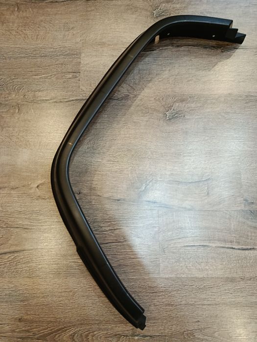 Декоративна вежда  дясна Mercedes 814  Vario