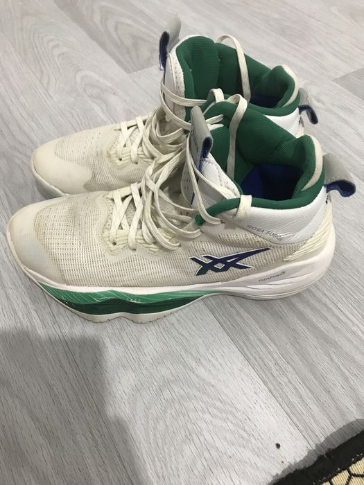 Asics nova surge