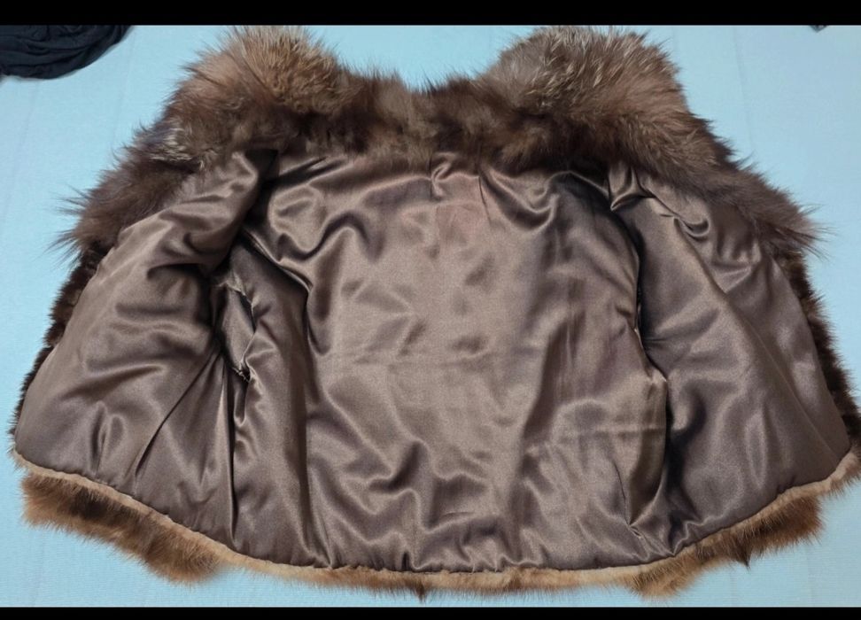 Blăniță scurtă de nurca cu guler vulpe