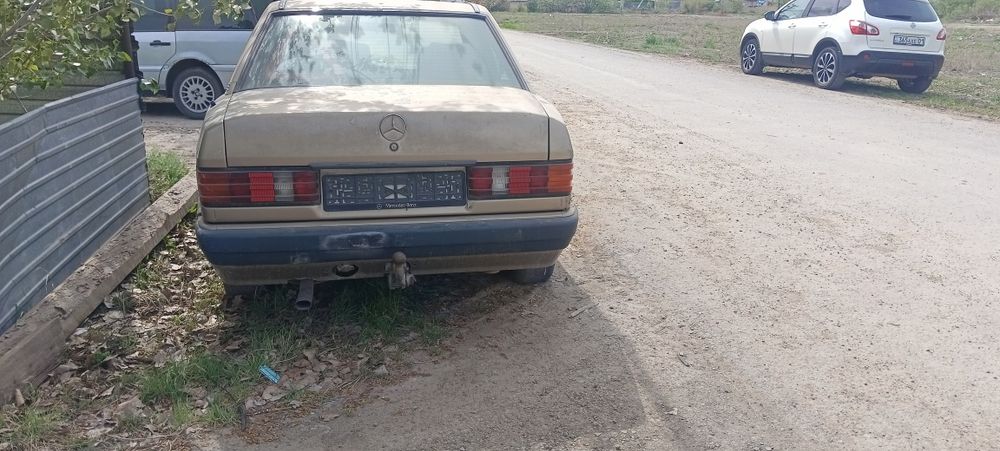 Продам Мерс 190.  88го года.