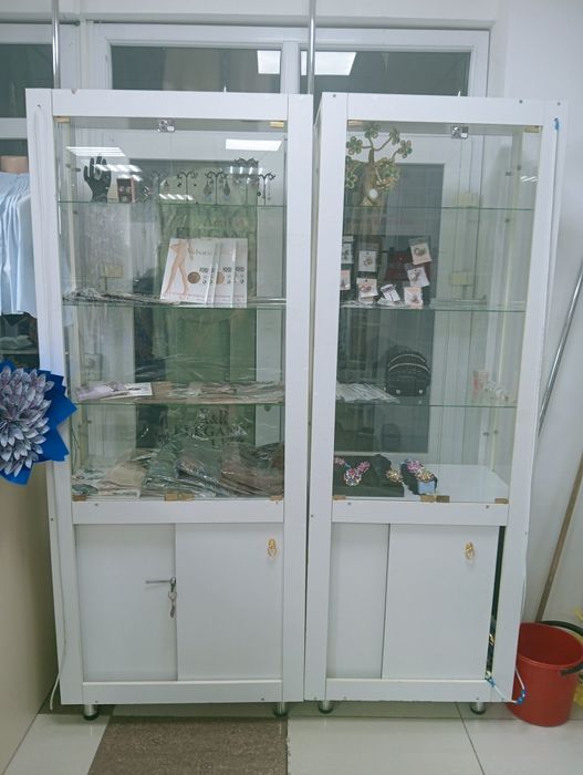 Продам ветрины стеклянные