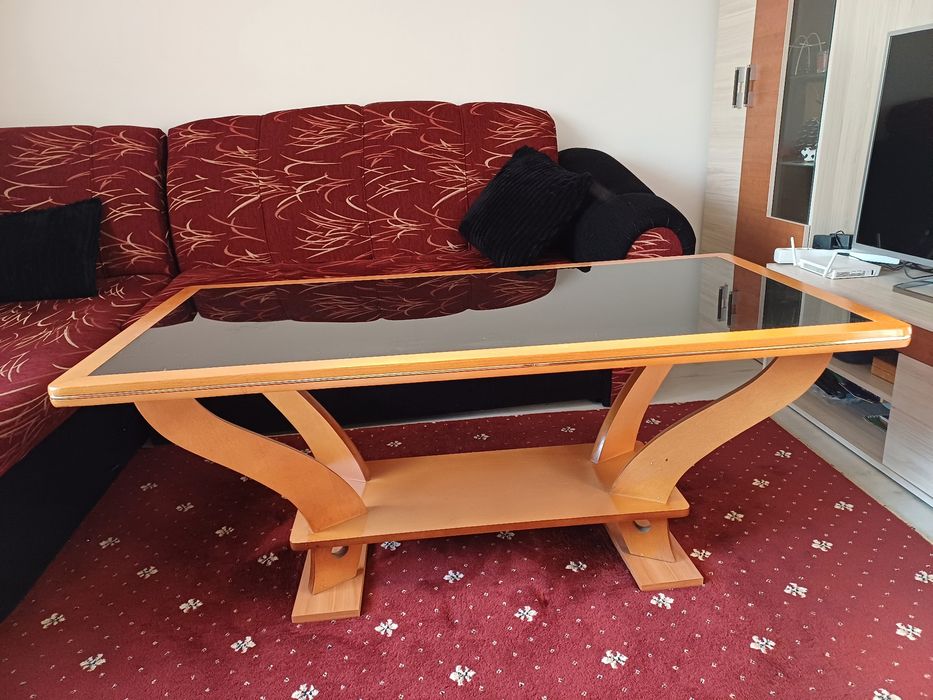 Холна маса цвят череша