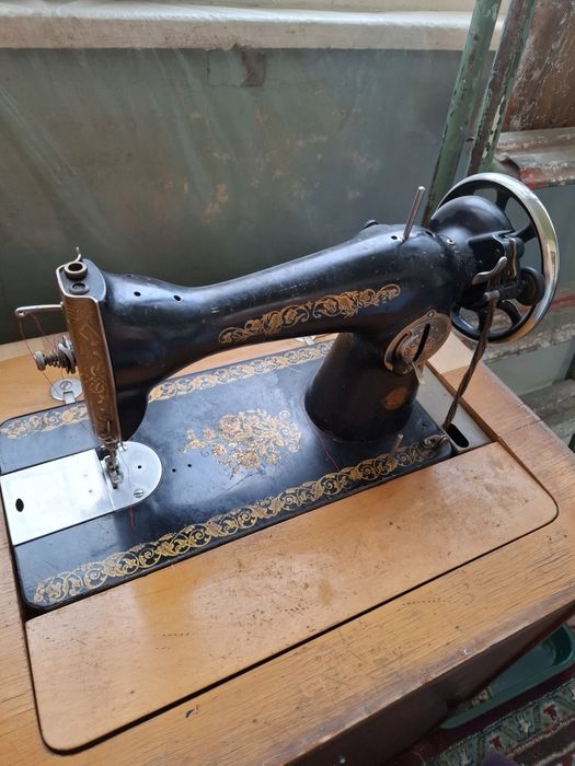 Швейная машинка шкаф