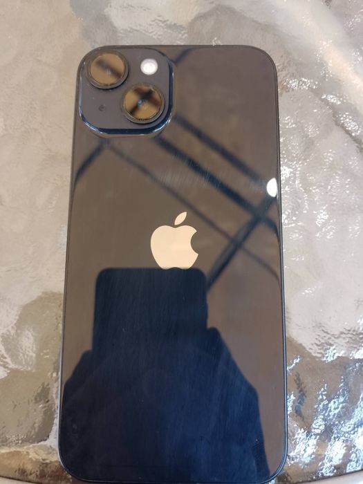 Продавам айфон 14 на 80% капацитет всичко му работи с кутия и зарядно