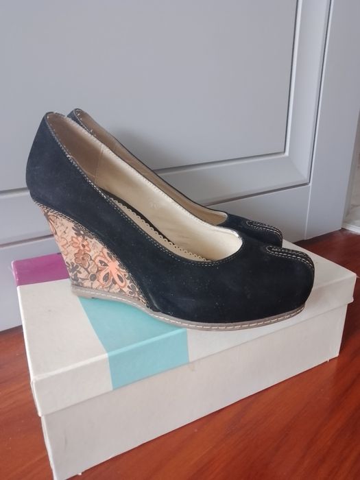 ПРОДАМ СРОЧНО замшевые туфли