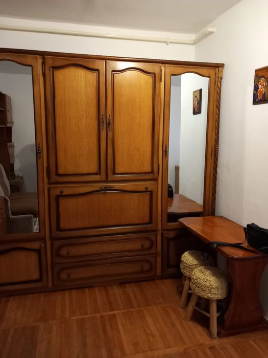 Închiriez garsoniera