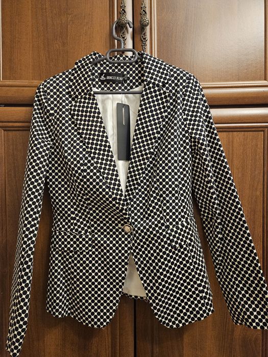 Дамско сако в черно бяло