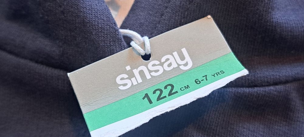 Vând hanorac+ ochelari de soare fete