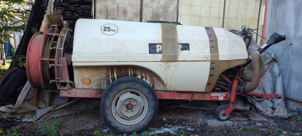 Вентилаторна прикачна пръскачка 1000 литра