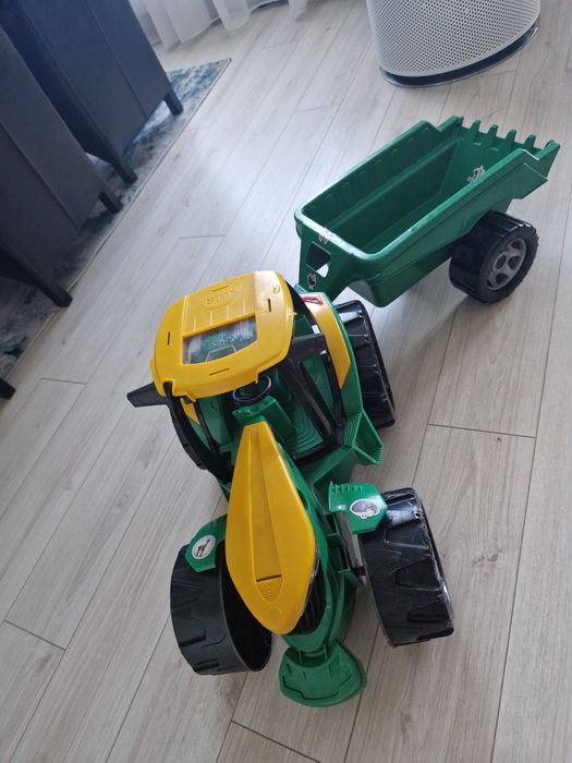 Tractor cu remorca Lena, CADOU 4 baloți