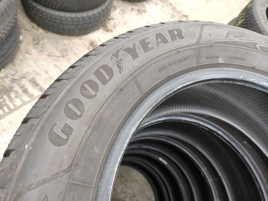 4бр Зимни гуми 215 65 17 - Goodyear