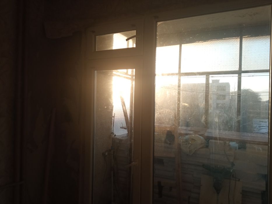 Алуминиев вратопрозорец