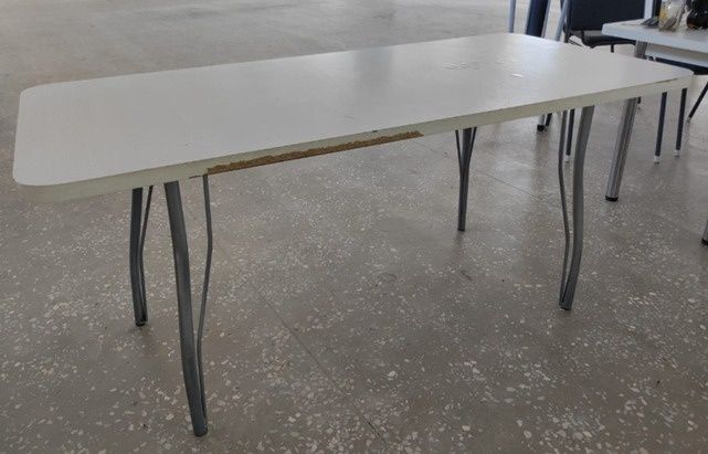 Продается стол б/у