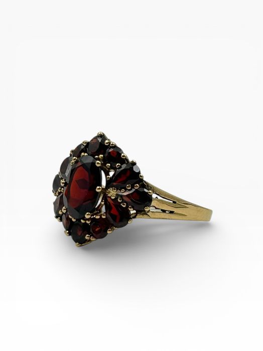 Антикварен пръстен с бохемски гранат (пироп), 18K злато