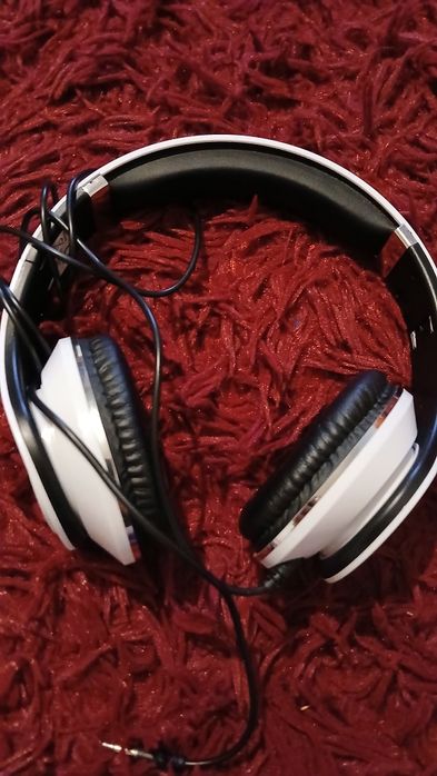 Casti audio cu fir